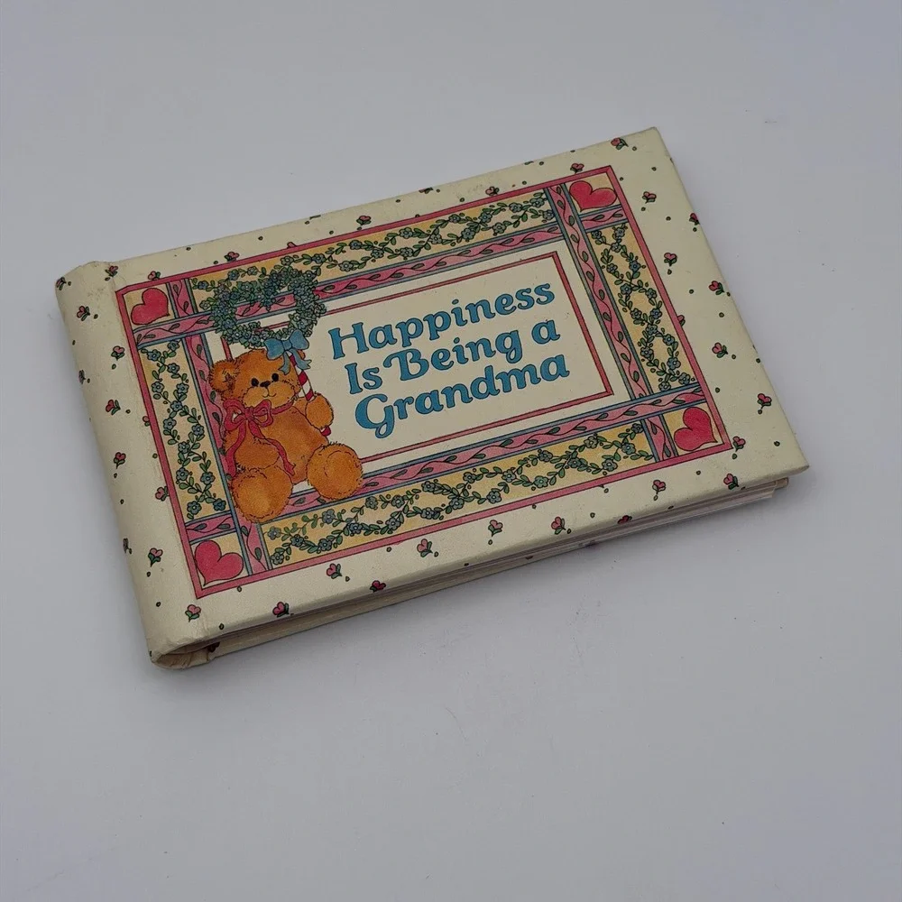 Vintage 1977 C.R. Gibson Lucy Rigg Grandma Teddy Bear Pocket Photo Album Cream